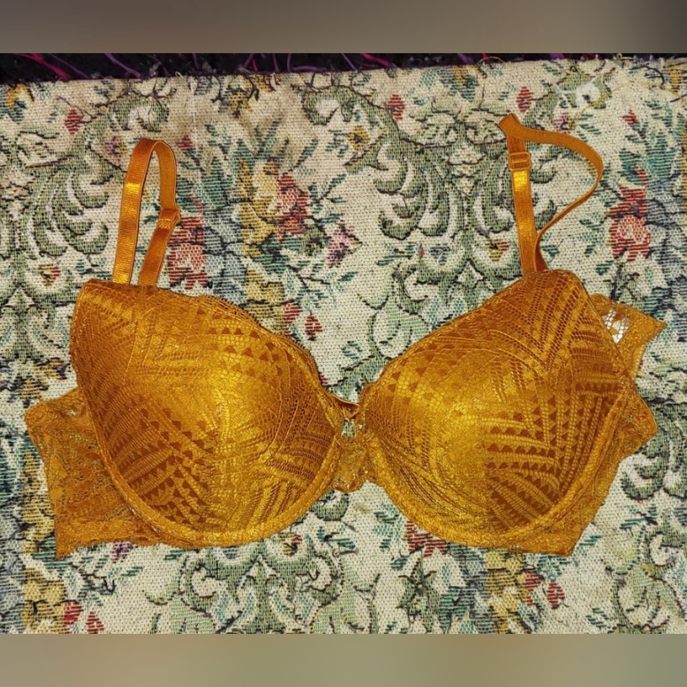 Gold triangles pattern 34d padded bra